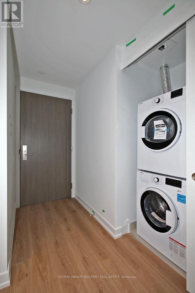 2004 - 161 Roehampton Avenue, Toronto, Ontario  M4P 1P9 - Photo 9 - C12146692