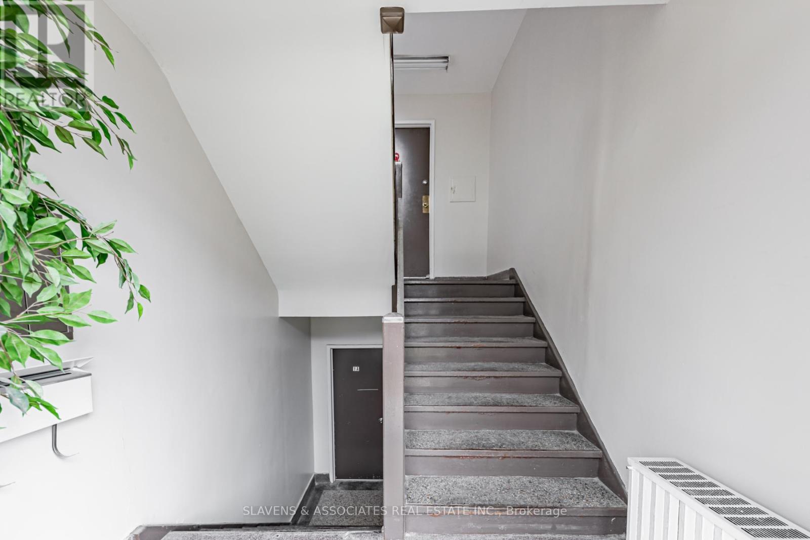 20 Wasdale Crescent, Toronto, Ontario  M6A 1W8 - Photo 23 - C12146772