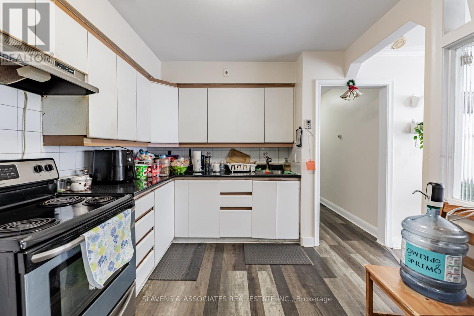 20 Wasdale Crescent, Toronto, Ontario  M6A 1W8 - Photo 3 - C12146772