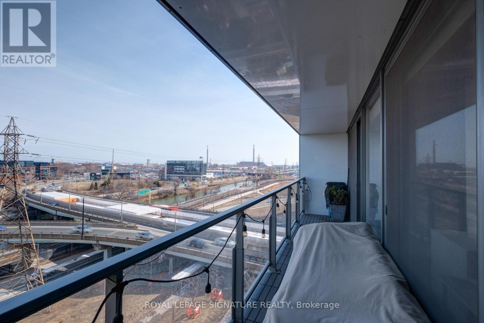805 - 32 Trolley Crescent, Toronto, Ontario  M5A 0E9 - Photo 13 - C12146827