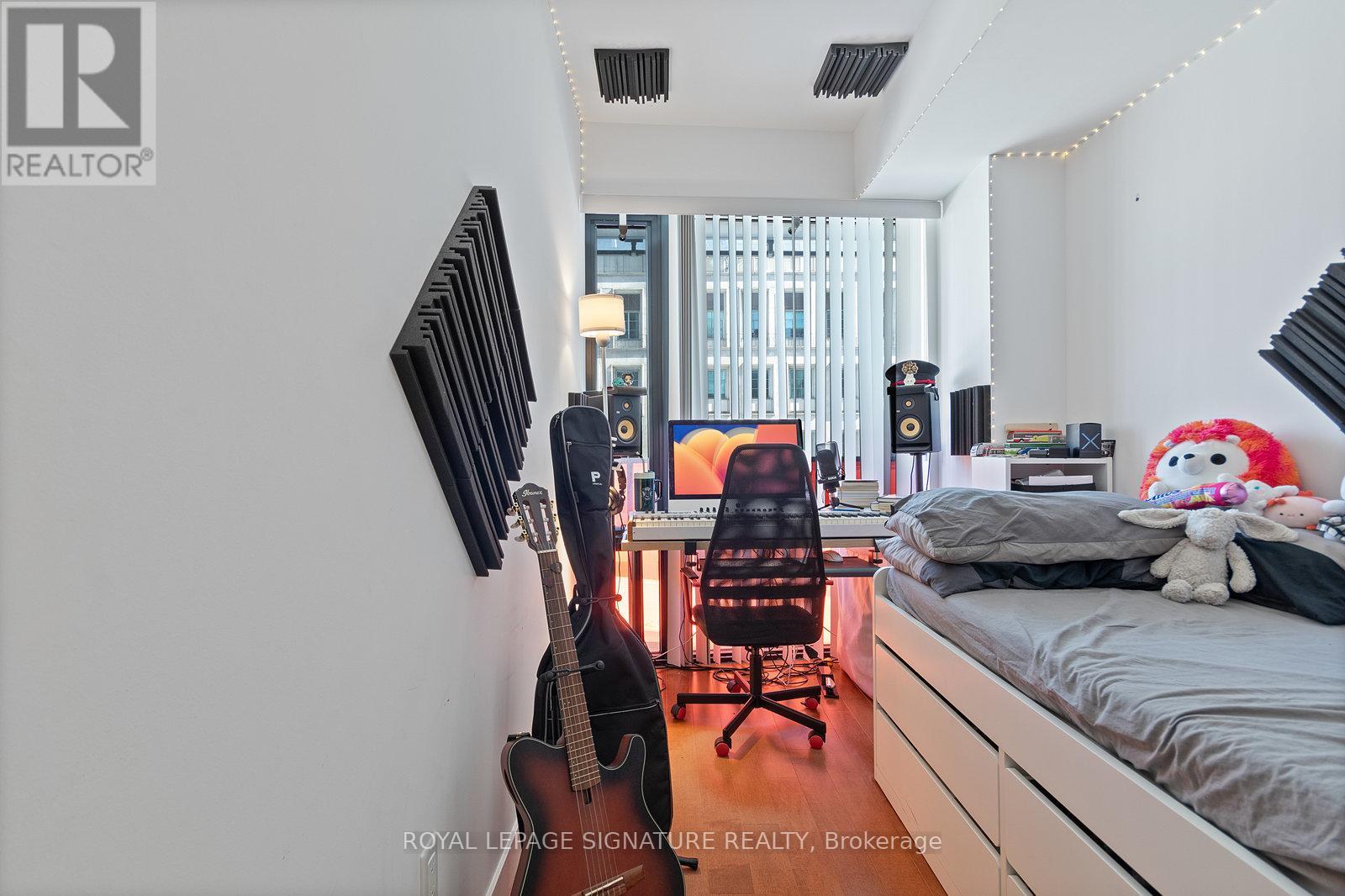 711 - 215 Queen Street W, Toronto, Ontario  M5V 0P5 - Photo 10 - C12146883