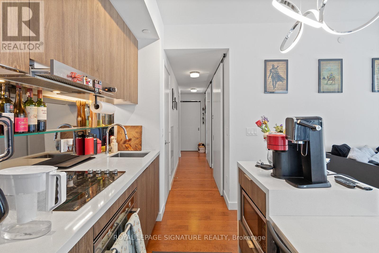 711 - 215 Queen Street W, Toronto, Ontario  M5V 0P5 - Photo 14 - C12146883