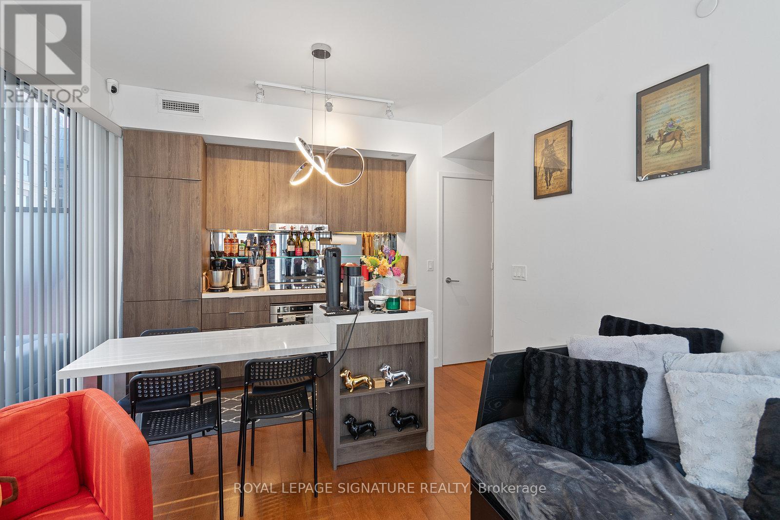 711 - 215 Queen Street W, Toronto, Ontario  M5V 0P5 - Photo 18 - C12146883