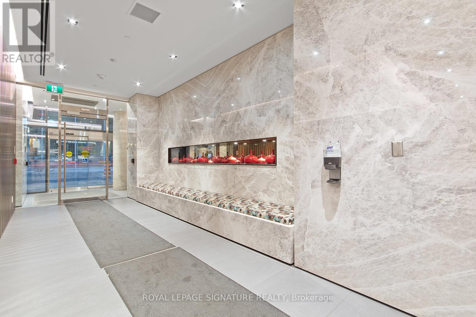 711 - 215 Queen Street W, Toronto, Ontario  M5V 0P5 - Photo 28 - C12146883
