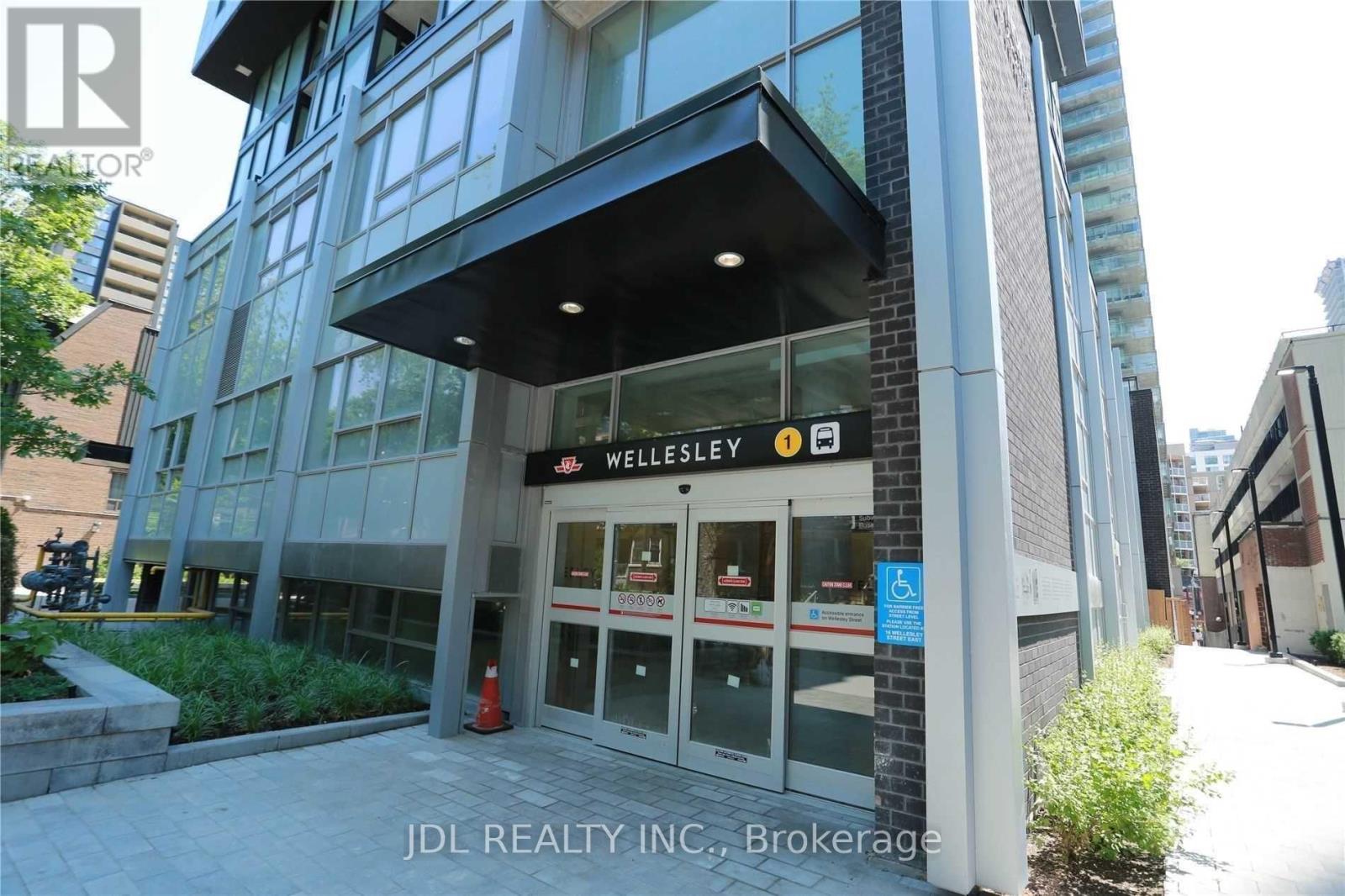 301 - 17 Dundonald Street, Toronto, Ontario  M4Y 1K3 - Photo 2 - C12146901