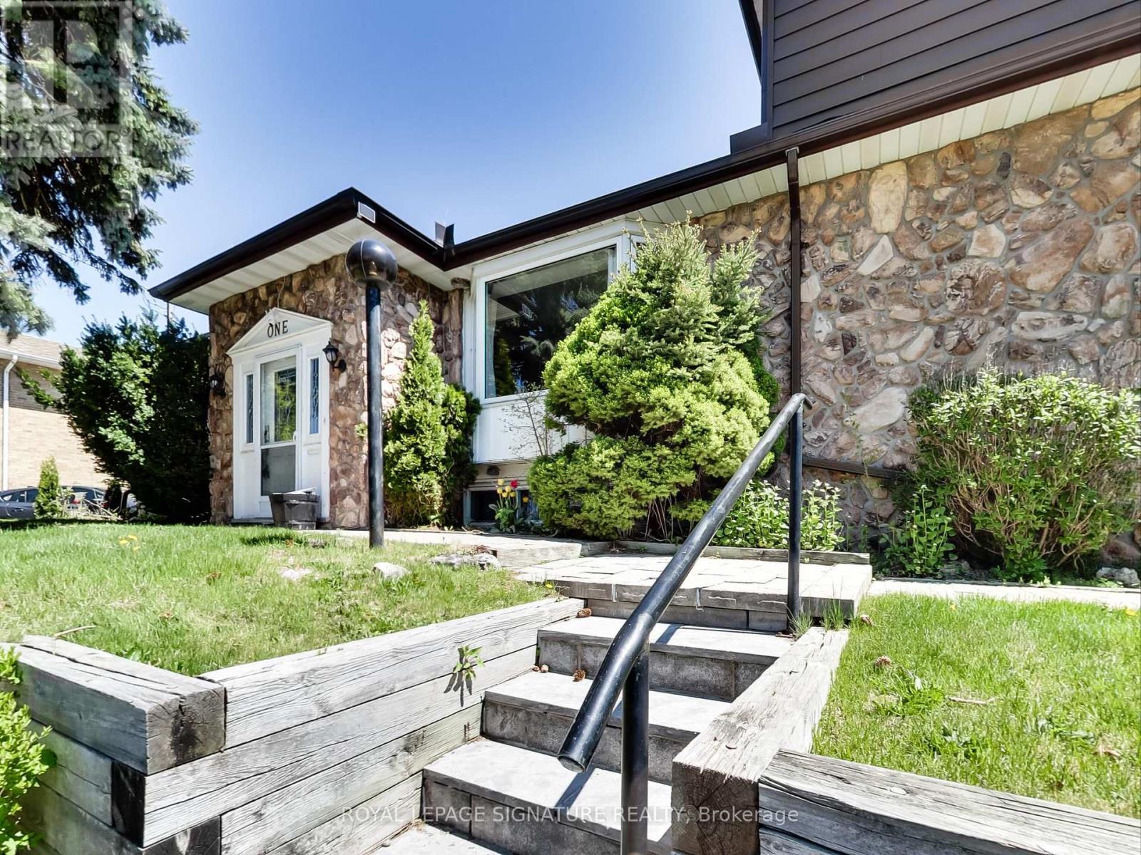 1 Kencliff Crescent, Toronto, Ontario  M1P 4E2 - Photo 3 - E12146739