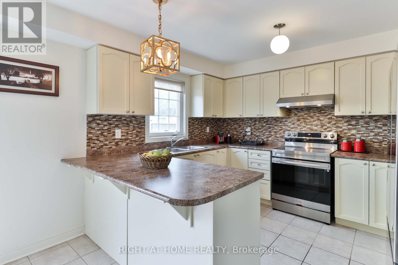 72 Jeremiah Lane, Toronto, Ontario  M1J 0A4 - Photo 5 - E12146867