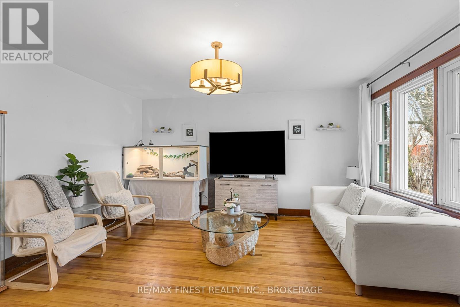 194 Helen Street, Kingston, Ontario  K7L 4P4 - Photo 8 - X12146961