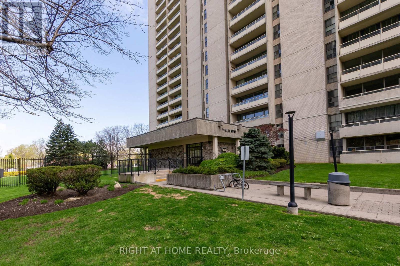 2101 - 360 Ridelle Avenue, Toronto, Ontario  M6B 1K1 - Photo 2 - W12132787