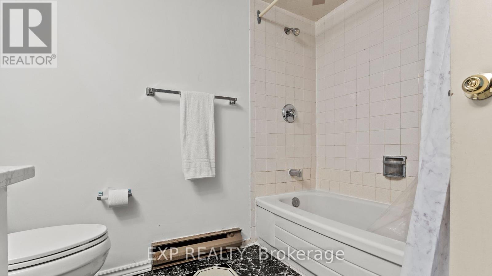 160 - 180 Mississauga Valley Boulevard, Mississauga, Ontario  L5M 3M2 - Photo 10 - W12136523