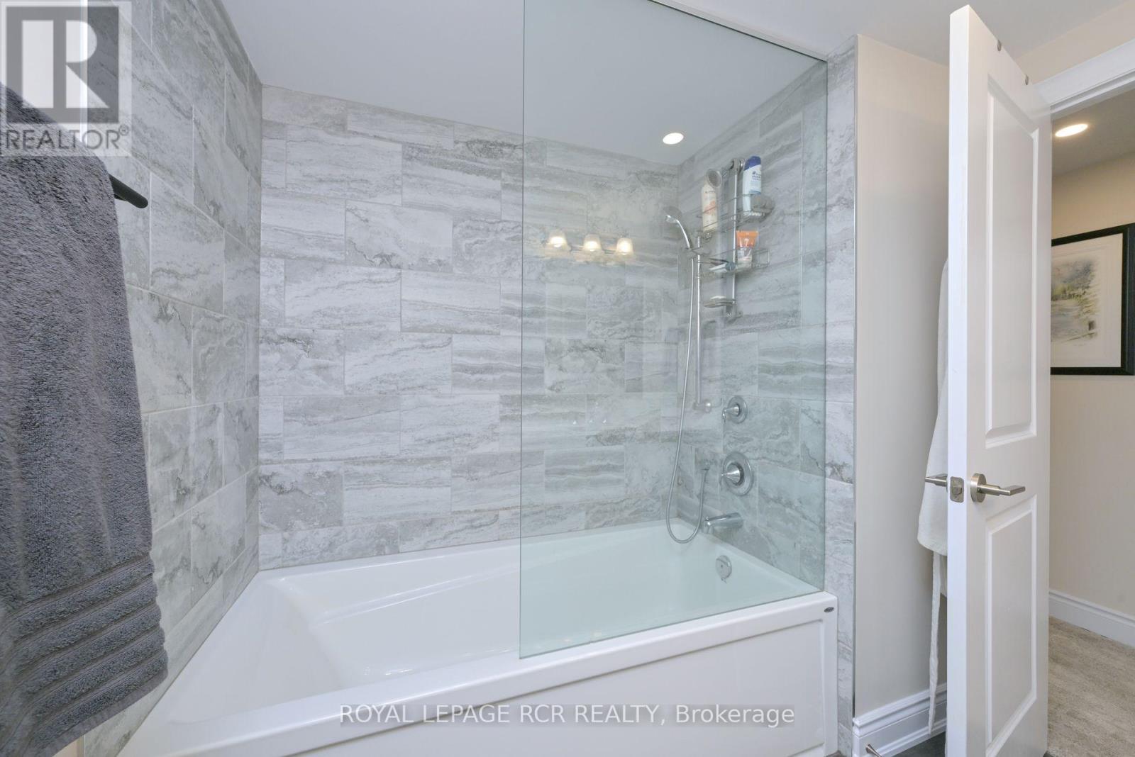 3 Assunta Garden, New Tecumseth, Ontario  L9R 0V2 - Photo 34 - N12146722
