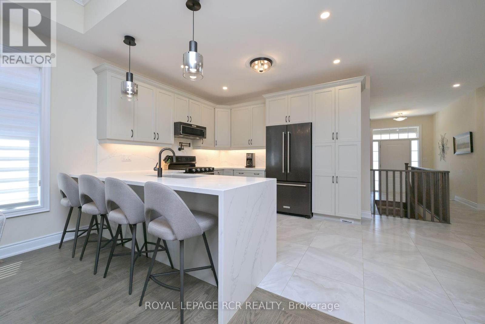 3 Assunta Garden, New Tecumseth, Ontario  L9R 0V2 - Photo 8 - N12146722