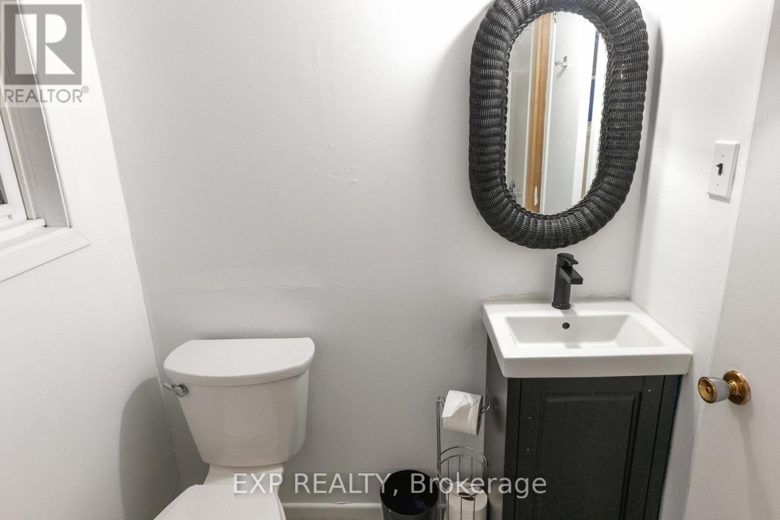 27182 Civic Centre Road, Georgina, Ontario  L0E 1S0 - Photo 15 - N12146729