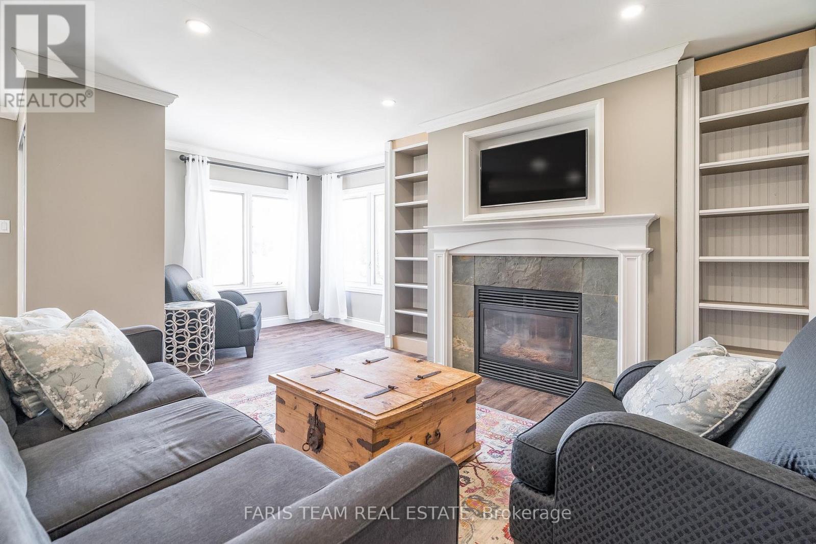 1042 Cameron Street, Innisfil, Ontario  L0L 1C0 - Photo 8 - N12146781