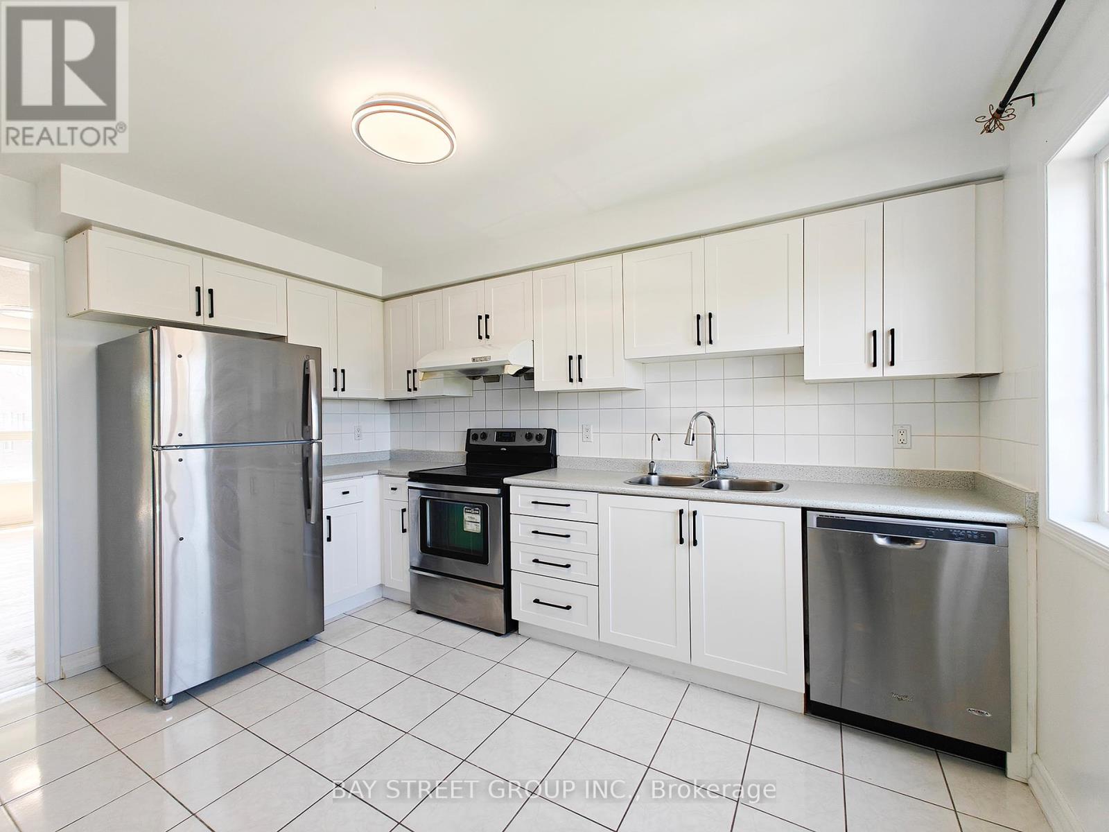Property at 63 LUCENA CRESCENT image 4