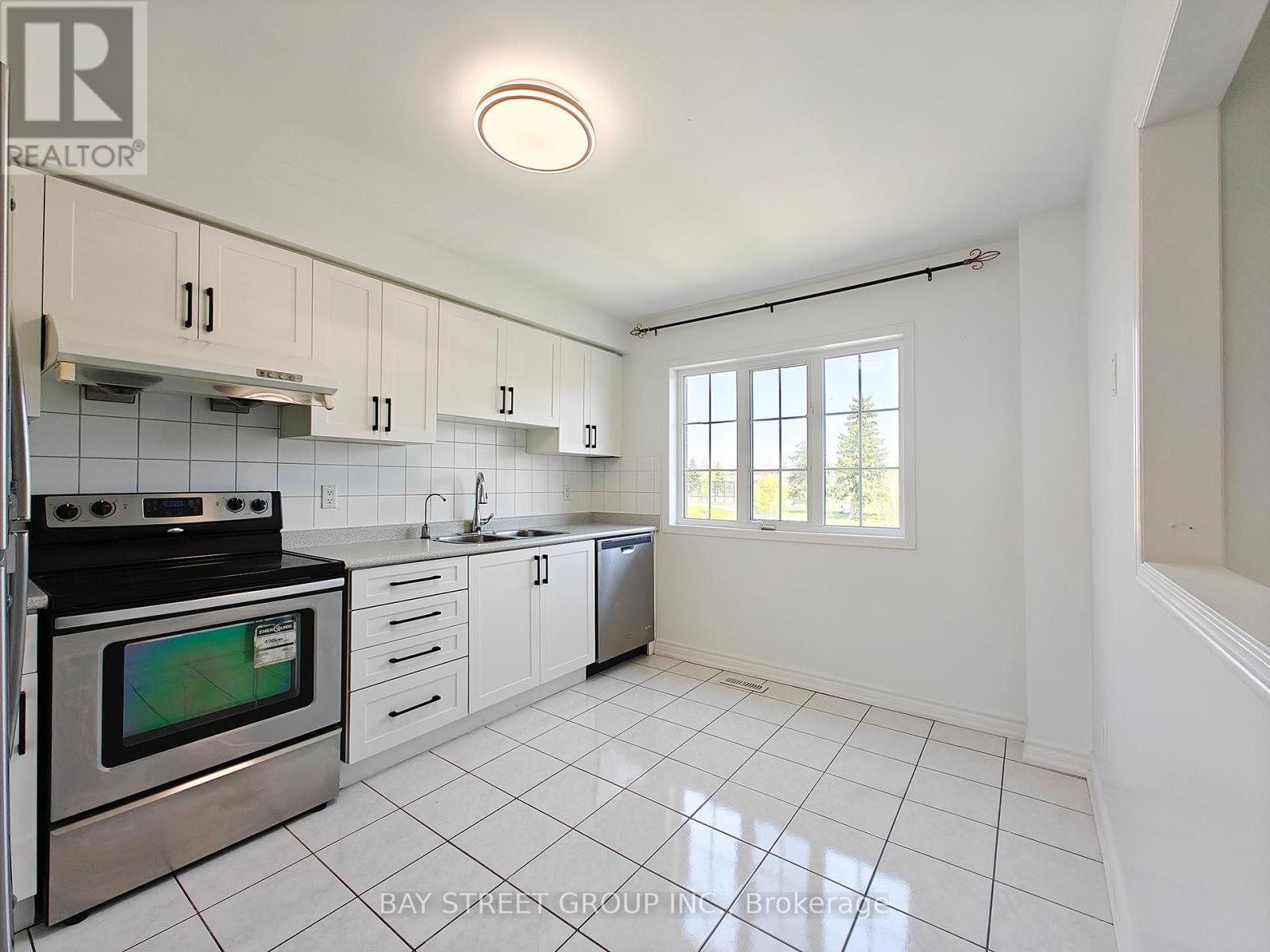 Property at 63 LUCENA CRESCENT image 5