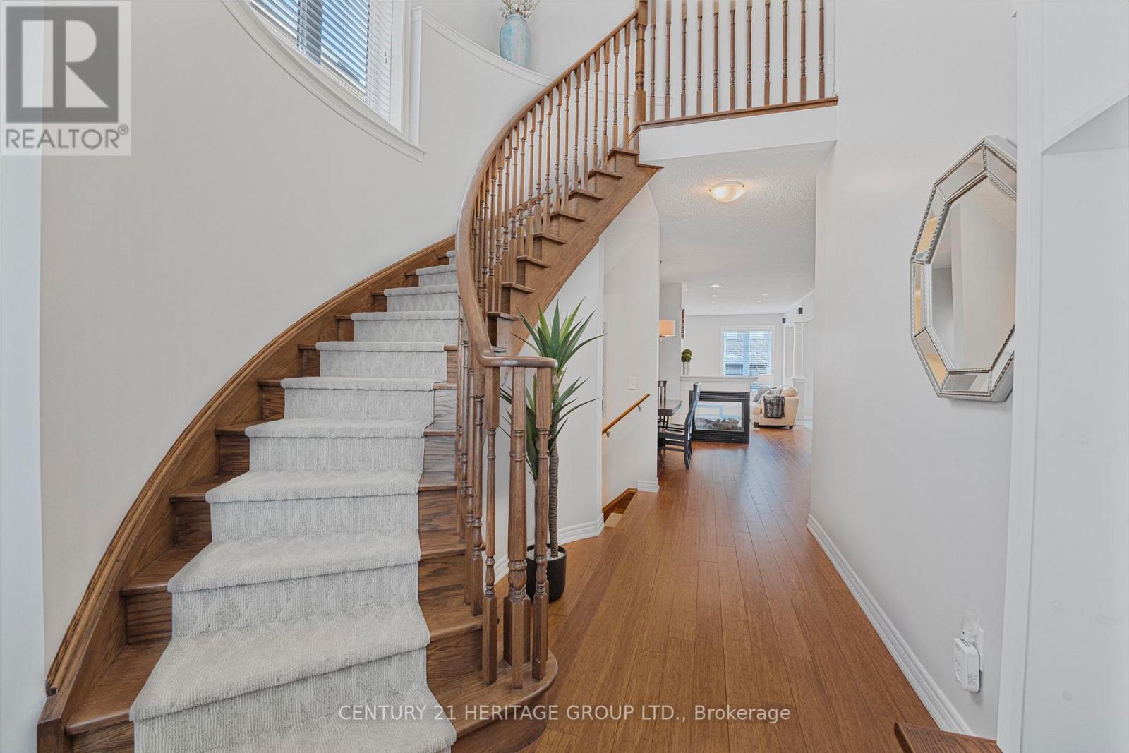95 Rogers Trail, Bradford West Gwillimbury, Ontario  L3Z 2A5 - Photo 3 - N12146854