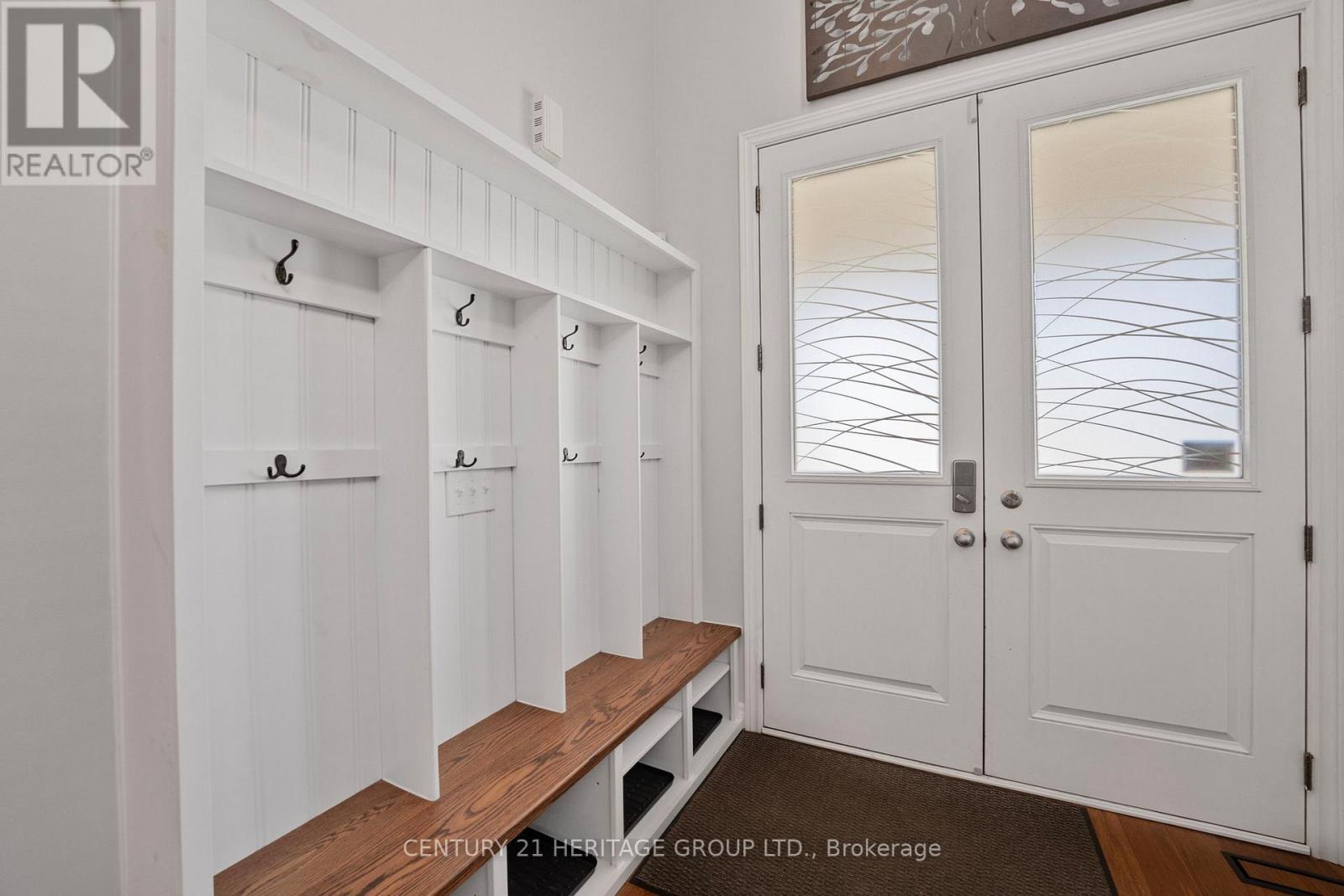 95 Rogers Trail, Bradford West Gwillimbury, Ontario  L3Z 2A5 - Photo 4 - N12146854
