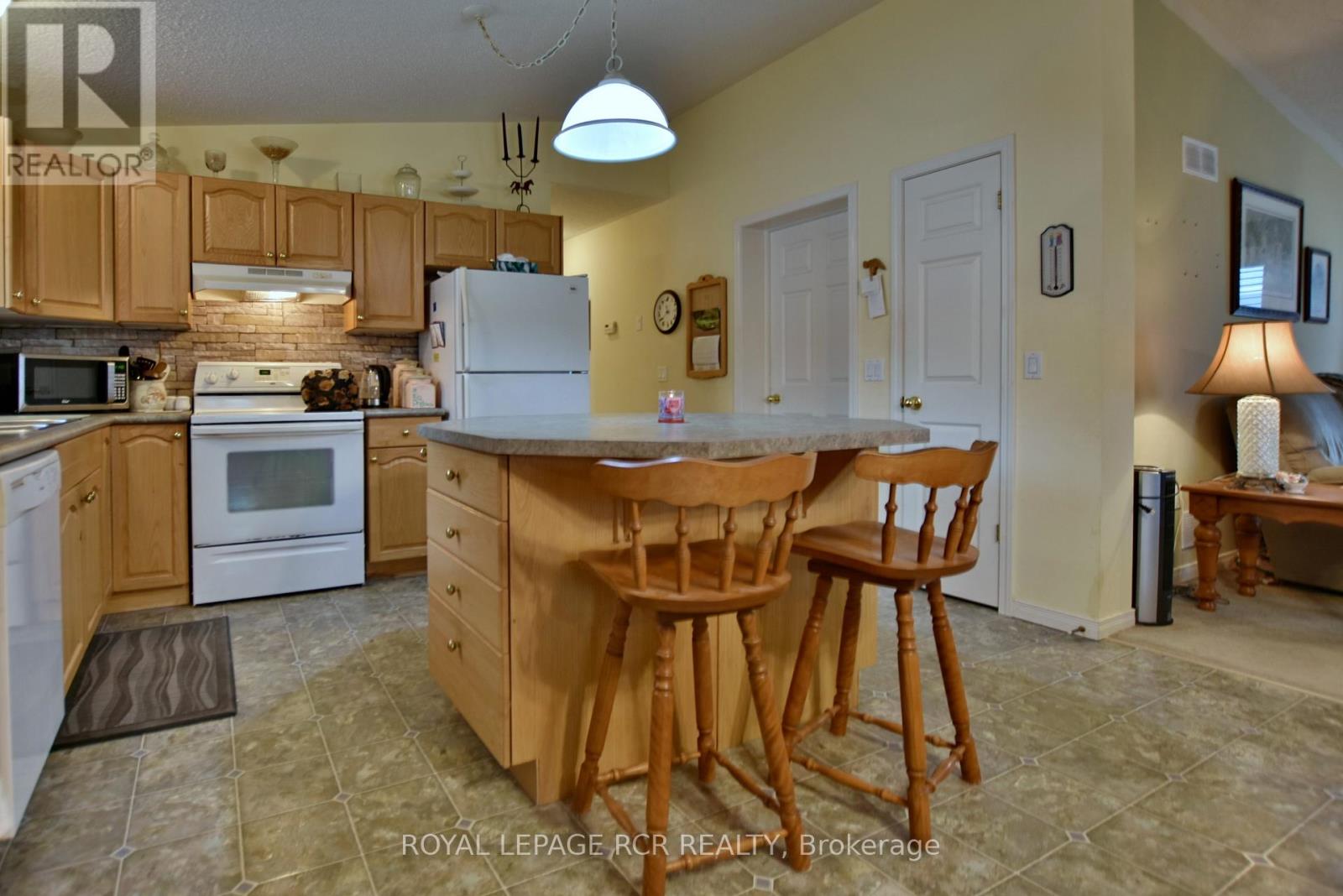 9 Indiana Avenue, Wasaga Beach, Ontario  L0L 2P0 - Photo 9 - S12146740