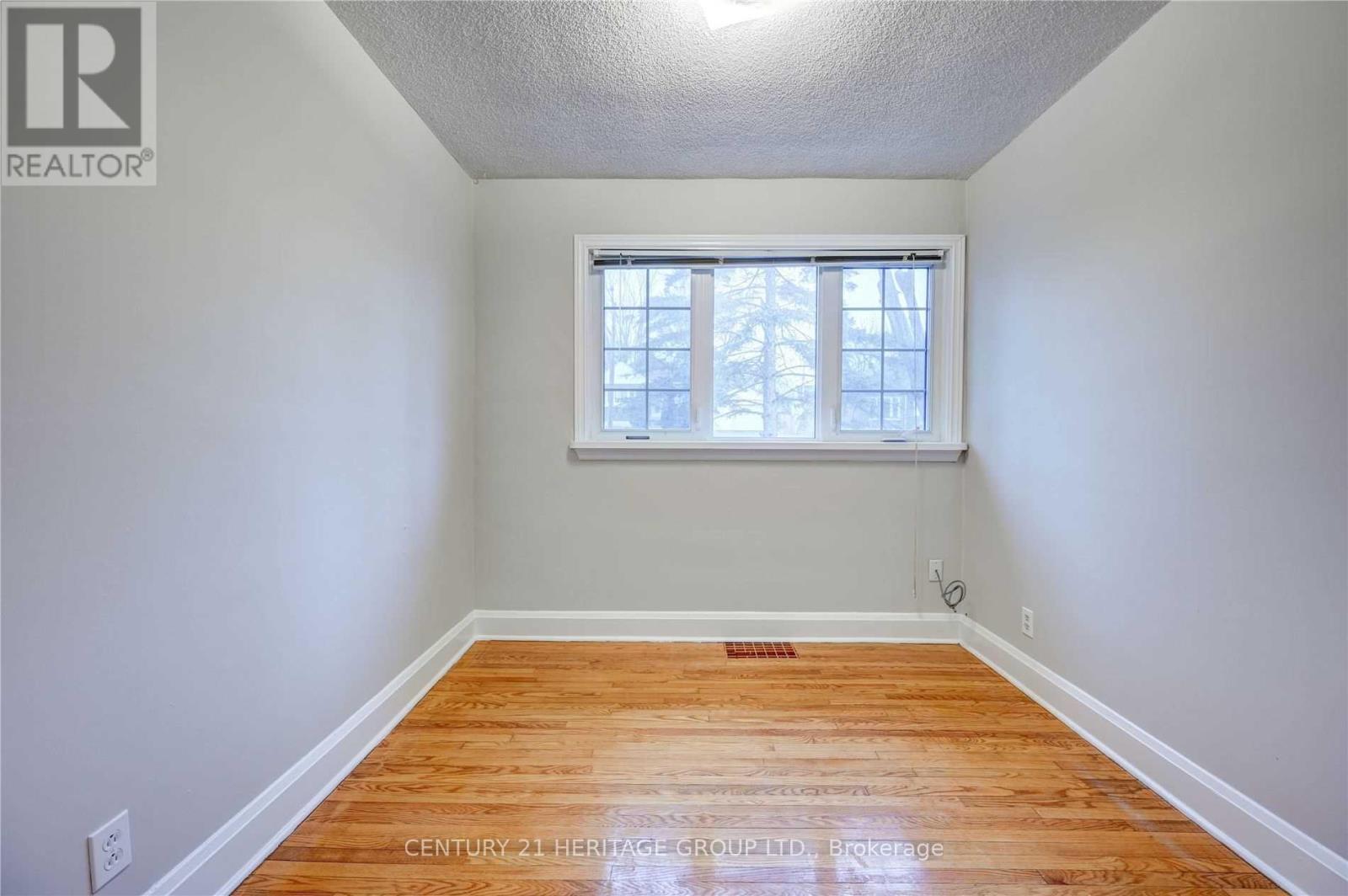36 Argyle Avenue, Orillia, Ontario  L3V 2V6 - Photo 10 - S12146882