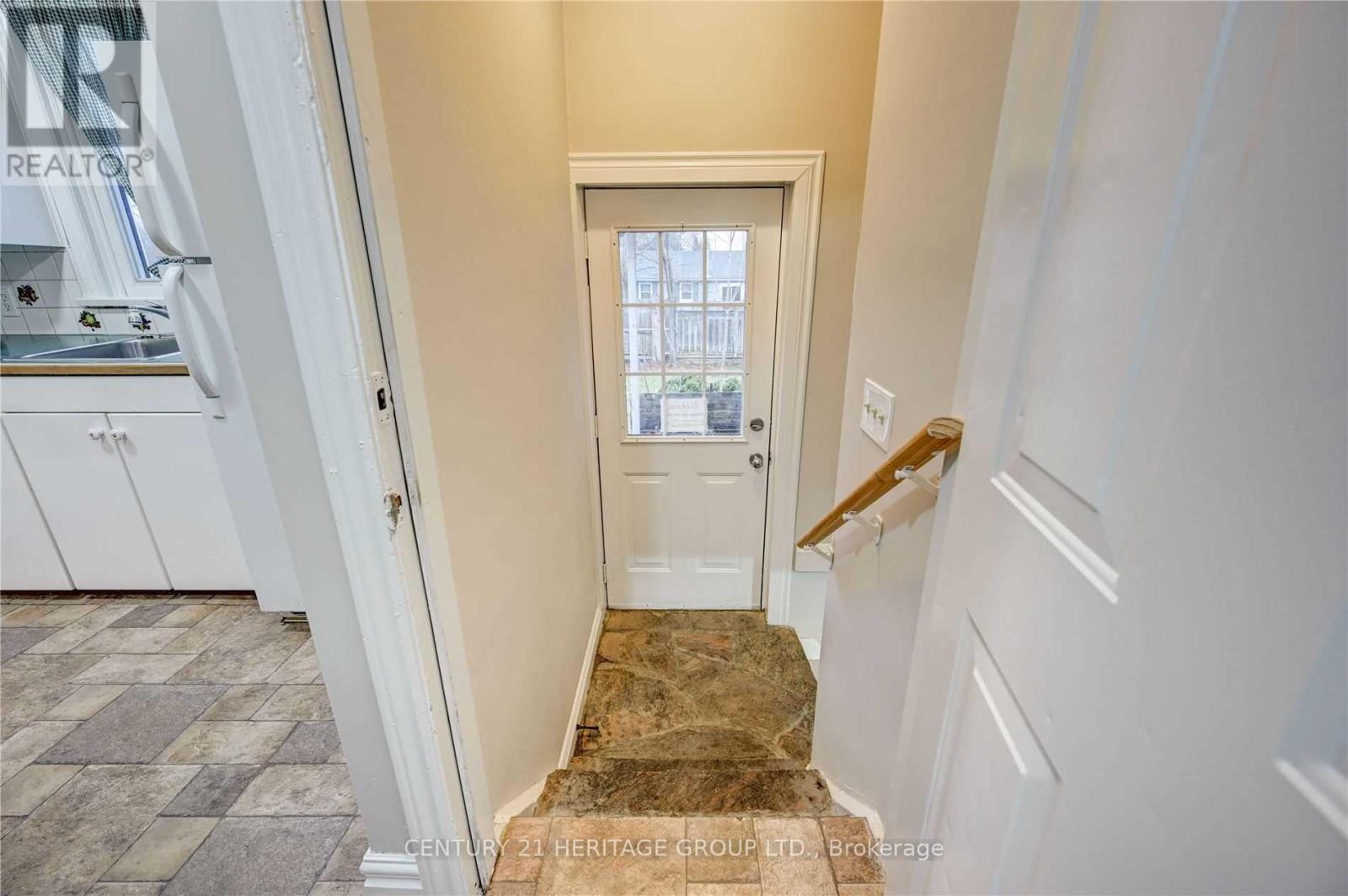 36 Argyle Avenue, Orillia, Ontario  L3V 2V6 - Photo 12 - S12146882