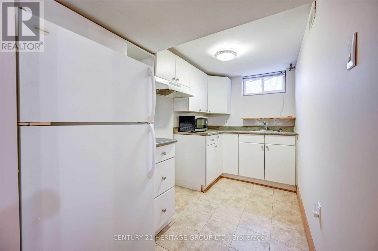 36 Argyle Avenue, Orillia, Ontario  L3V 2V6 - Photo 15 - S12146882