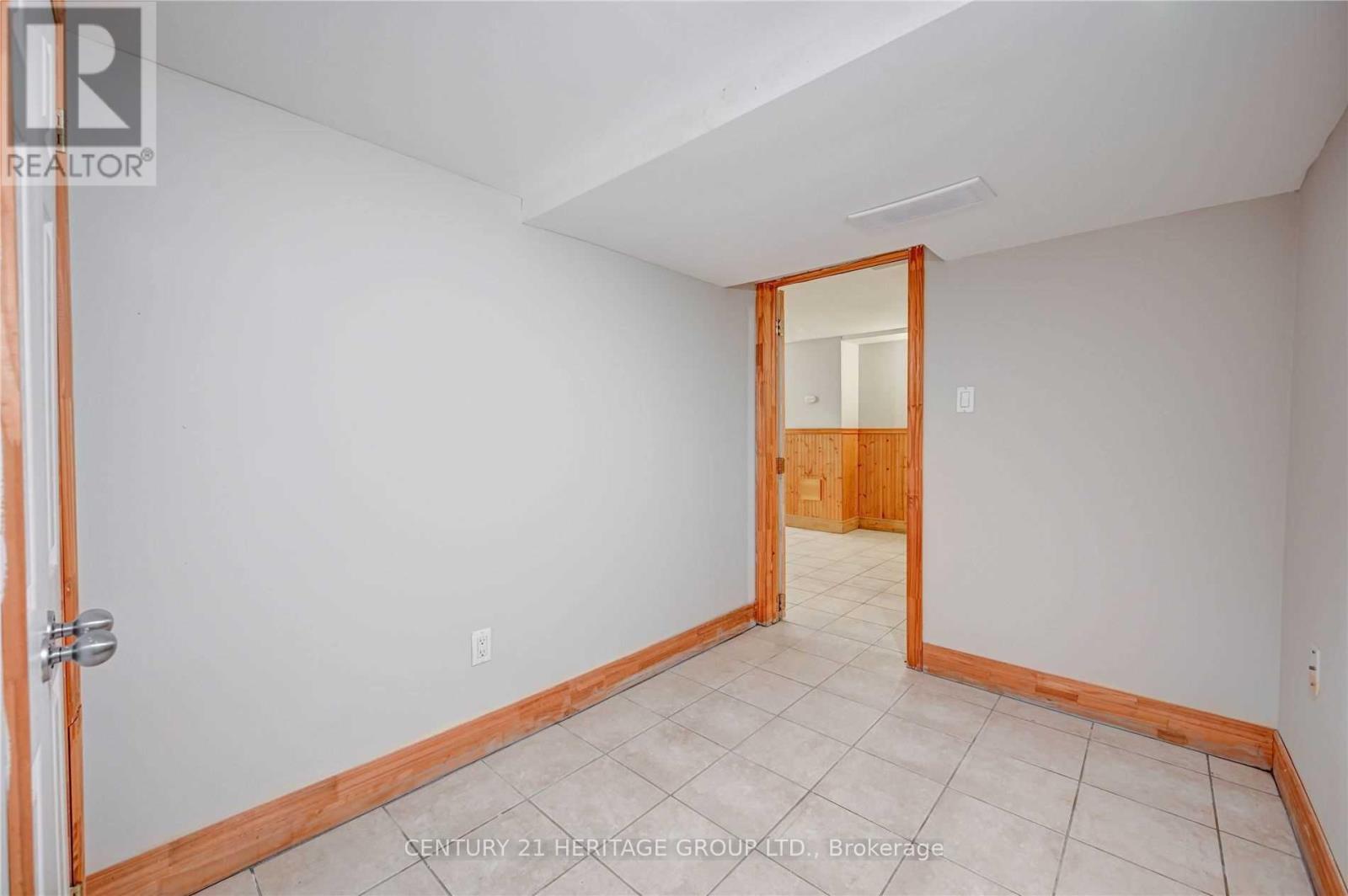 36 Argyle Avenue, Orillia, Ontario  L3V 2V6 - Photo 18 - S12146882