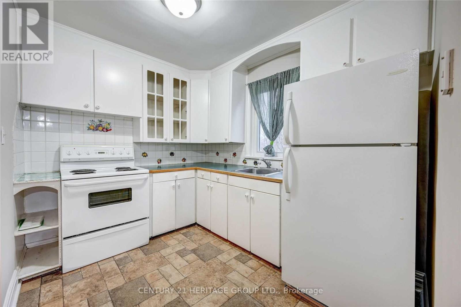 36 Argyle Avenue, Orillia, Ontario  L3V 2V6 - Photo 6 - S12146882