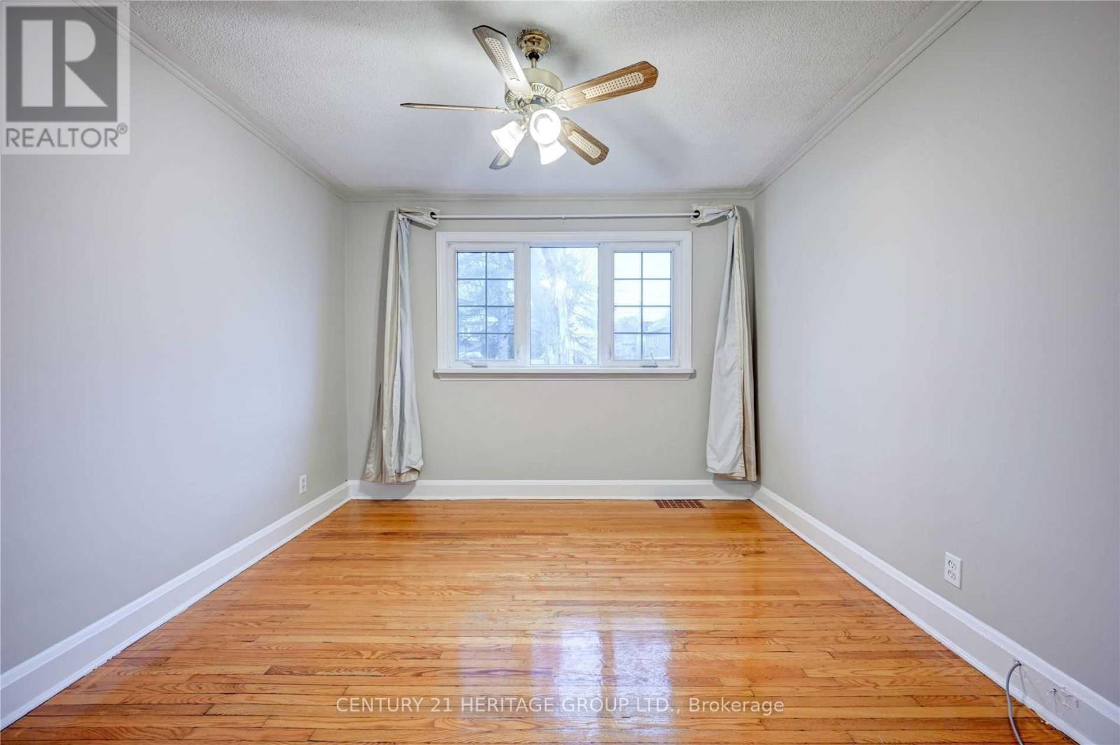 36 Argyle Avenue, Orillia, Ontario  L3V 2V6 - Photo 7 - S12146882
