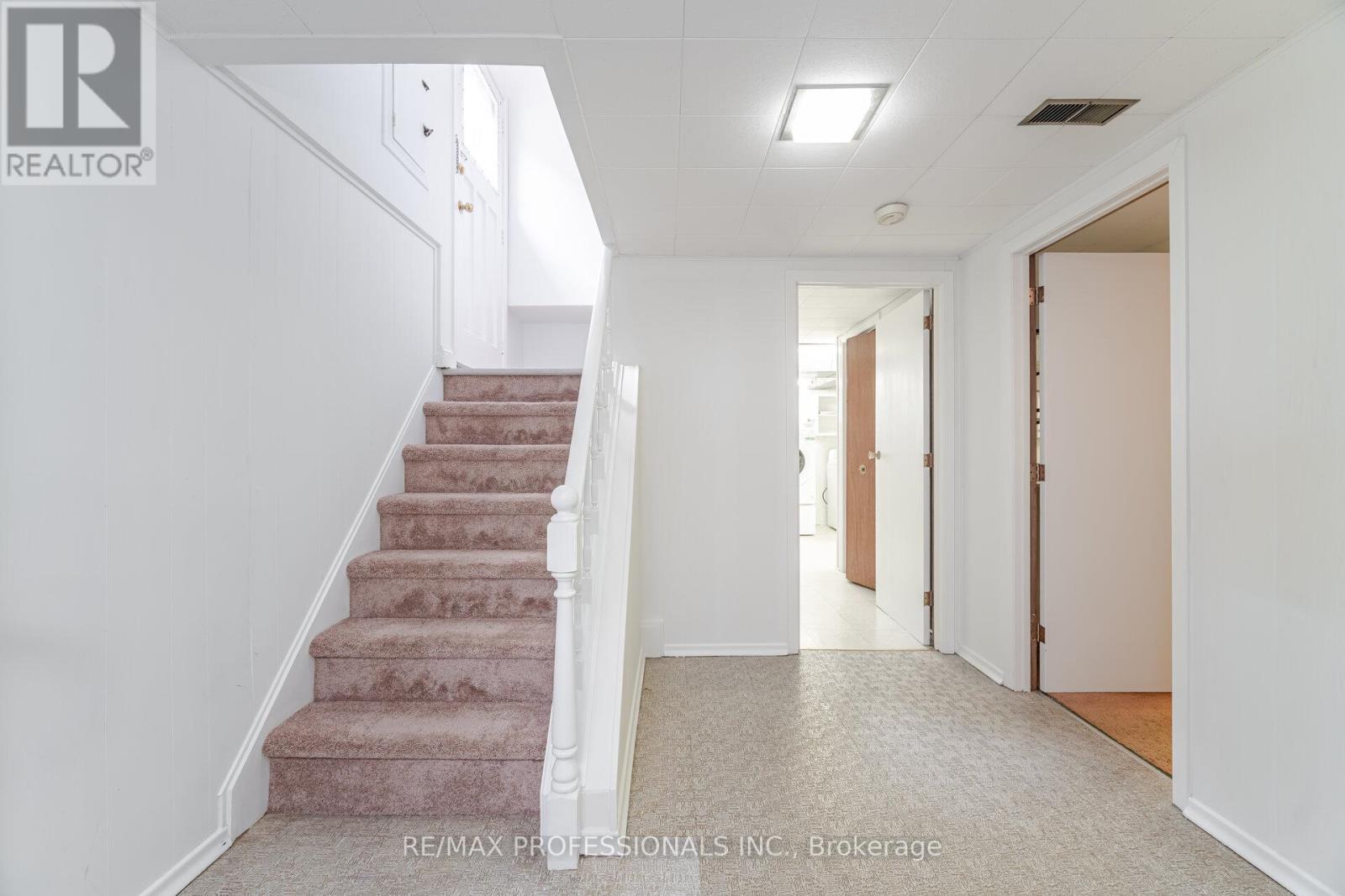 36 Templar Drive, Toronto, Ontario  M9R 3C7 - Photo 25 - W12144547