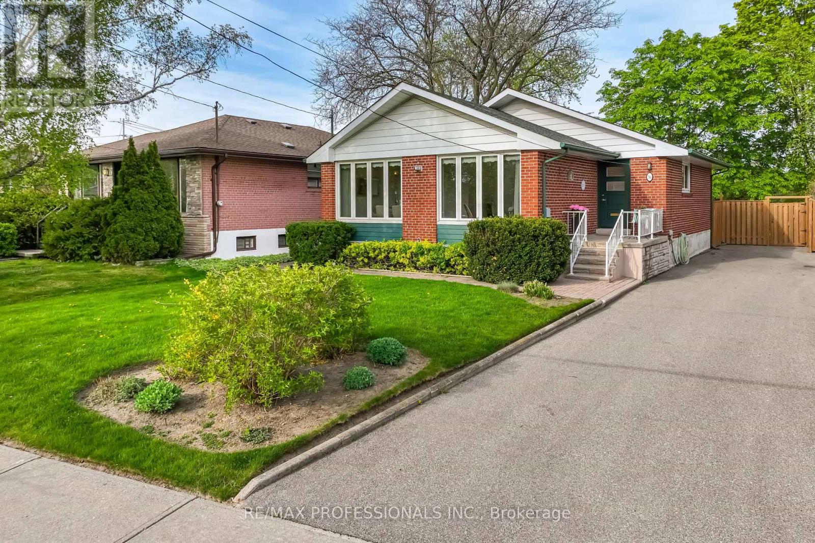 Property at 36 TEMPLAR DRIVE image 2