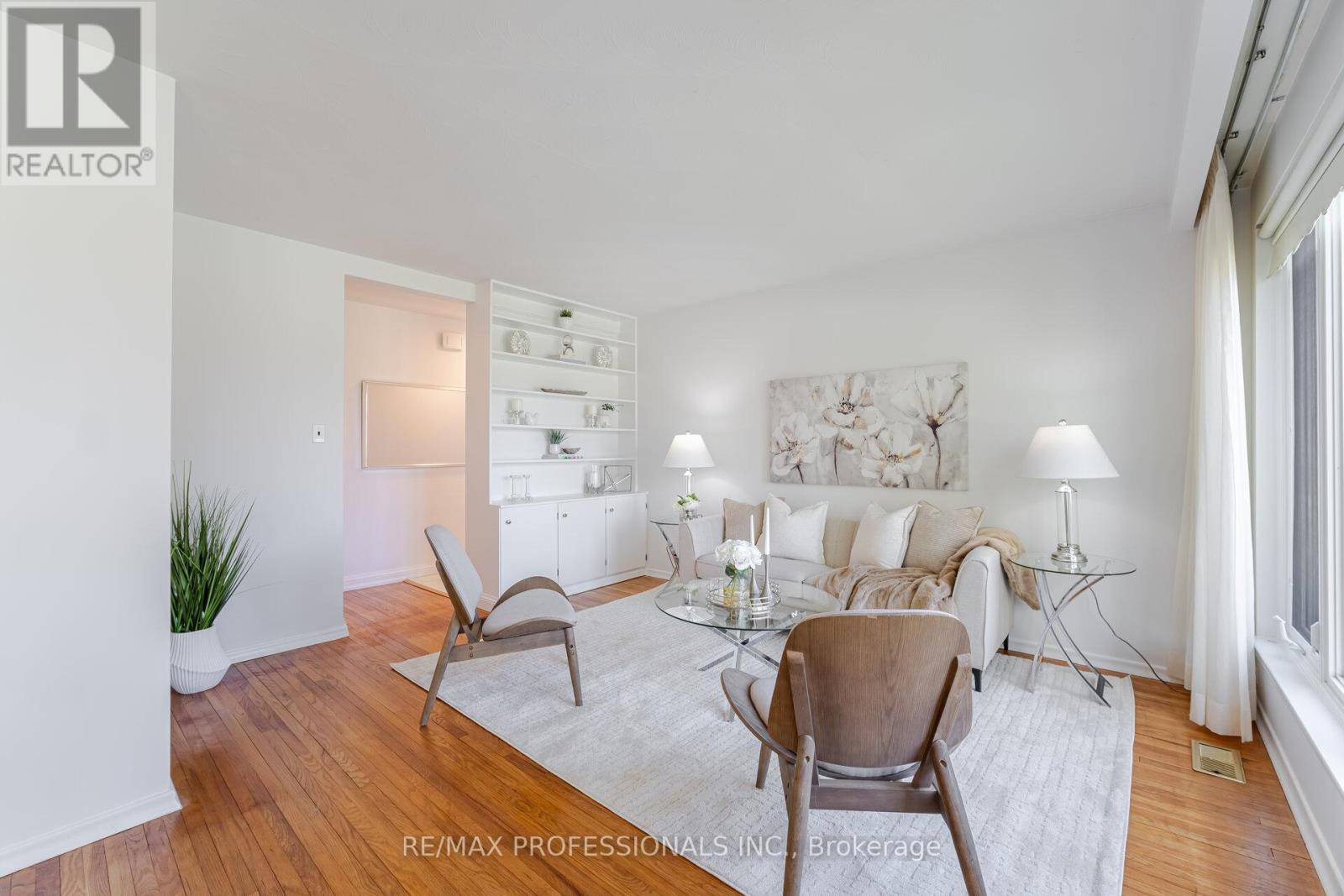 36 Templar Drive, Toronto, Ontario  M9R 3C7 - Photo 8 - W12144547