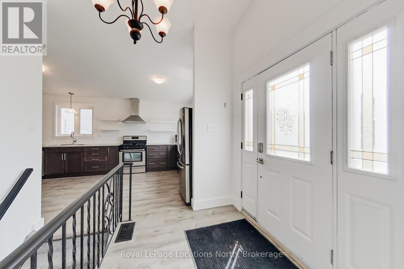 129 Spruce Street, Collingwood, Ontario  L9Y 3G8 - Photo 2 - S12146968