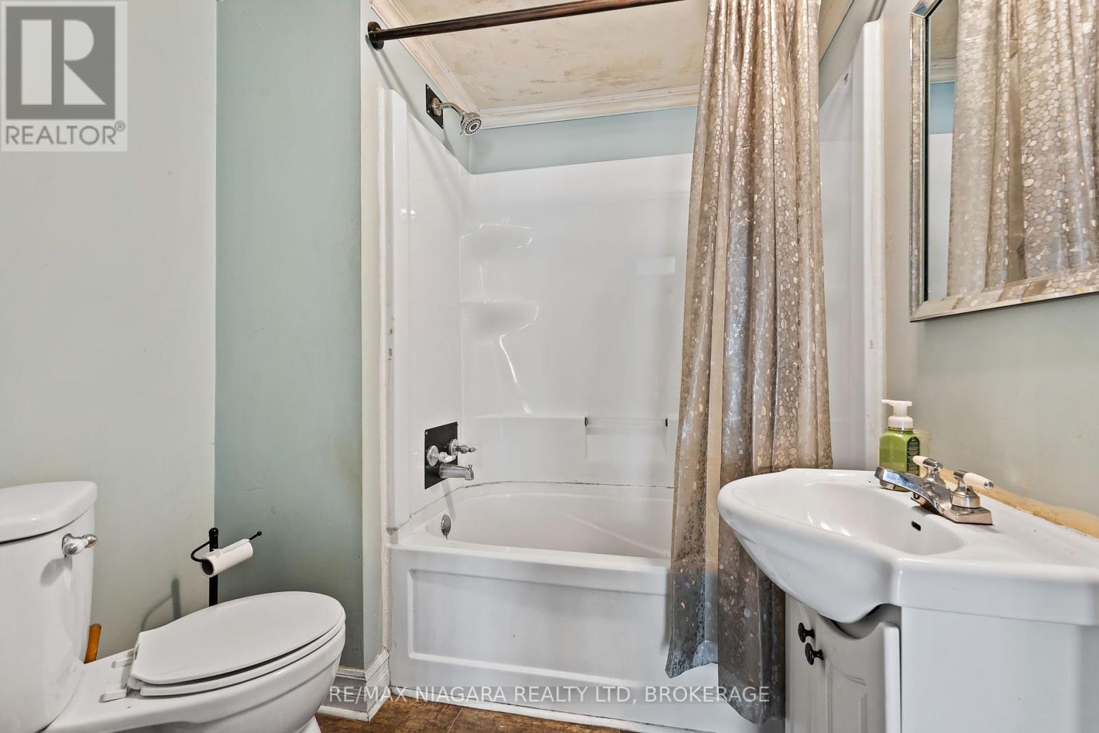 317 Simpson Avenue, Welland, Ontario  L3B 4Y7 - Photo 6 - X12146963