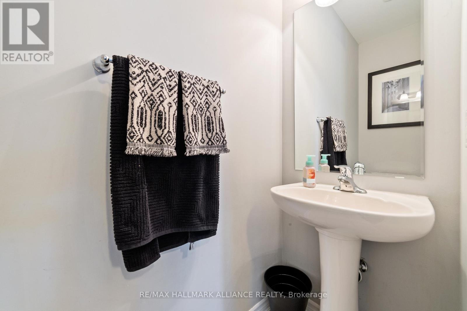 Property at 569 LANGHOLM STREET image 5