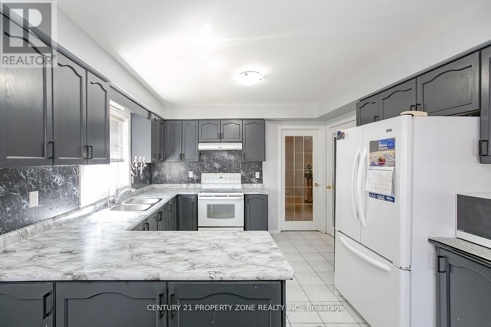 151 Mountainash Road, Brampton (Sandringham-Wellington), Ontario  L6R 1J1 - Photo 14 - W12146880