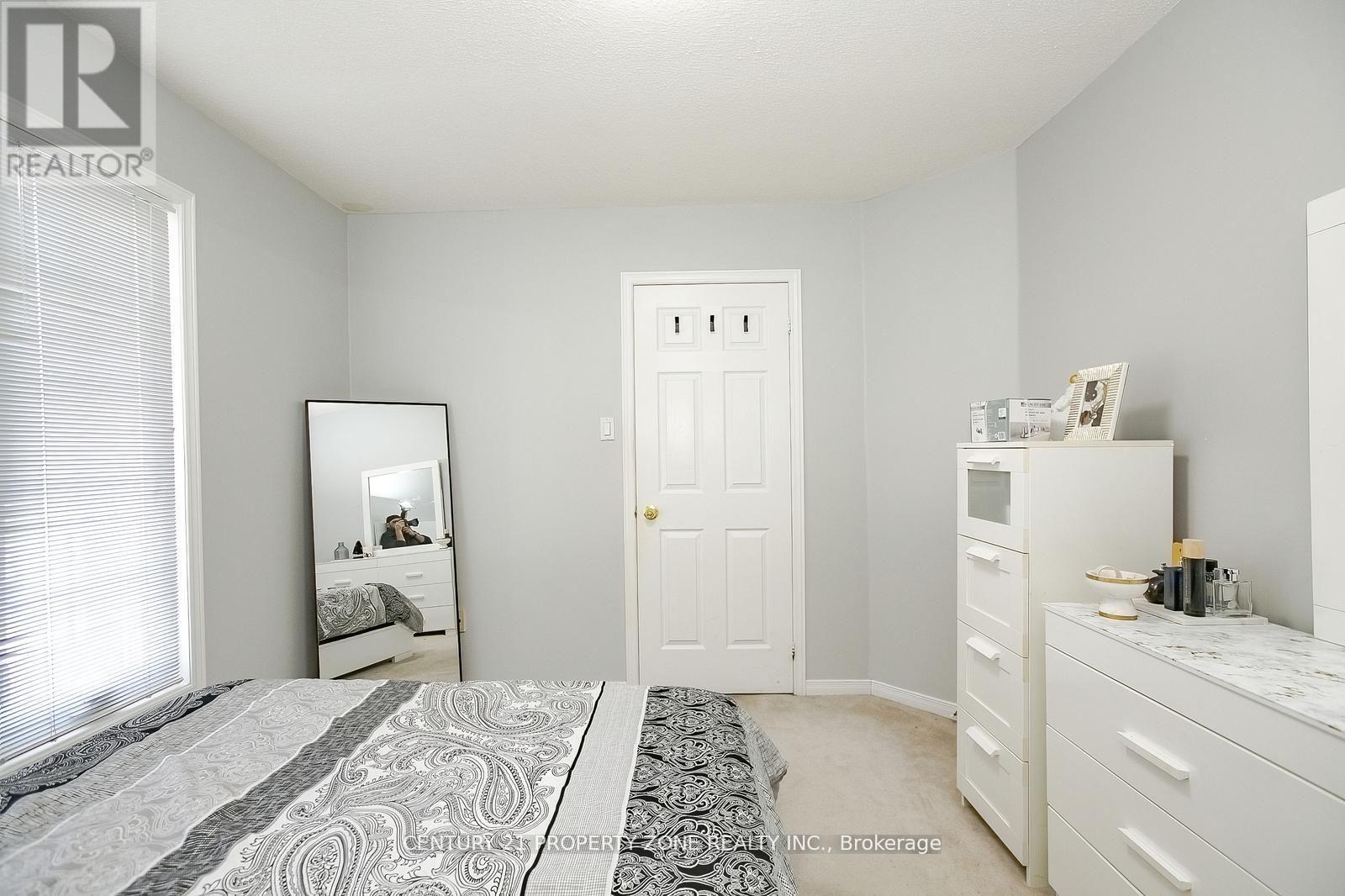 151 Mountainash Road, Brampton (Sandringham-Wellington), Ontario  L6R 1J1 - Photo 19 - W12146880