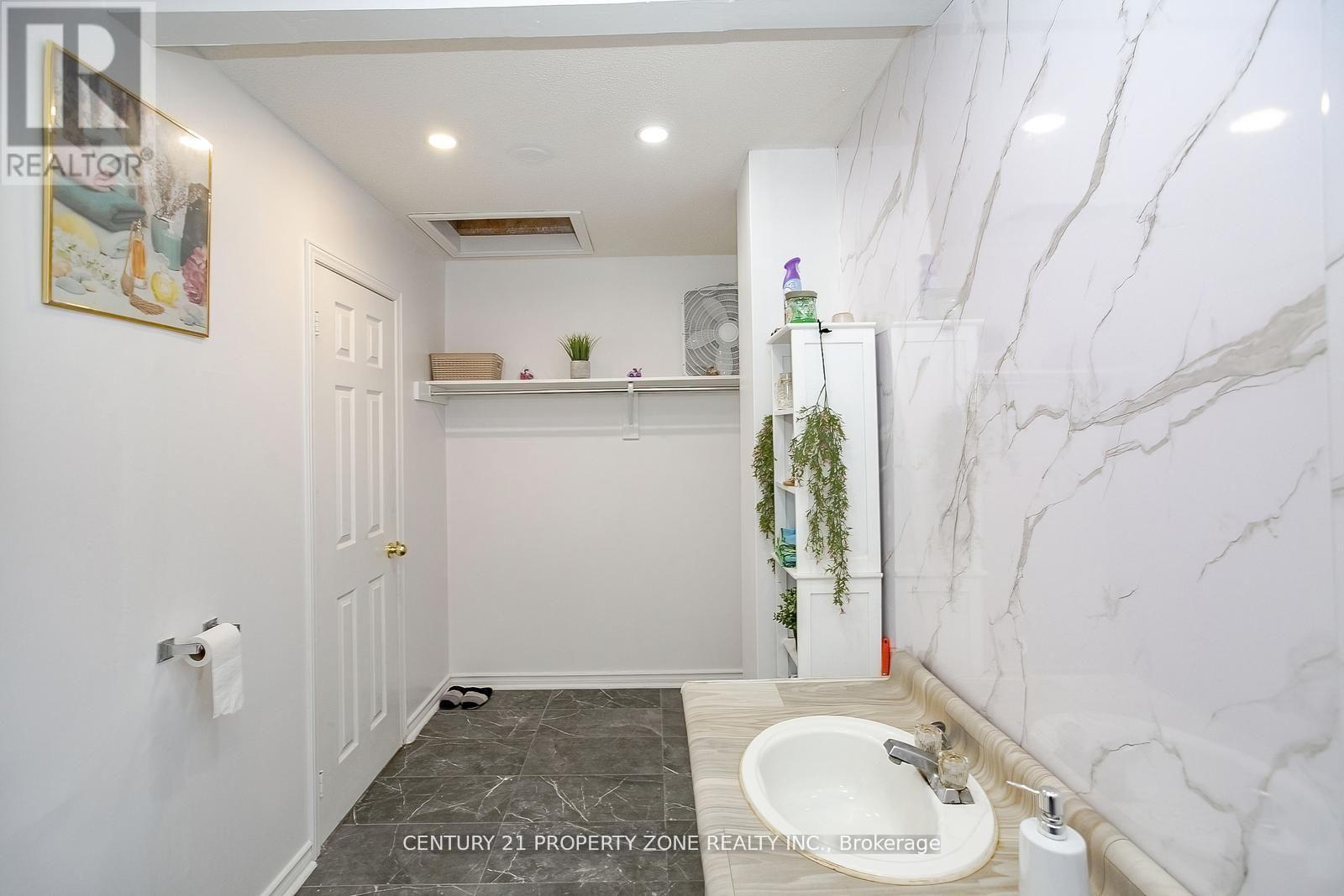 151 Mountainash Road, Brampton (Sandringham-Wellington), Ontario  L6R 1J1 - Photo 29 - W12146880