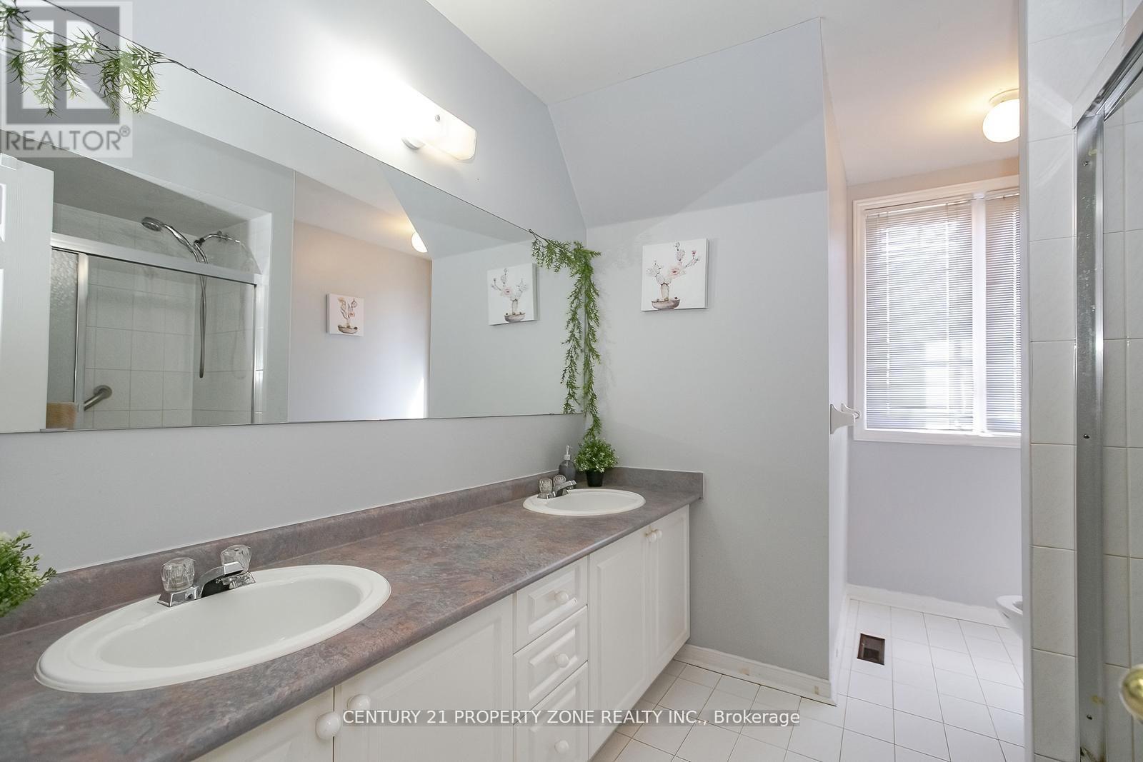 151 Mountainash Road, Brampton (Sandringham-Wellington), Ontario  L6R 1J1 - Photo 33 - W12146880