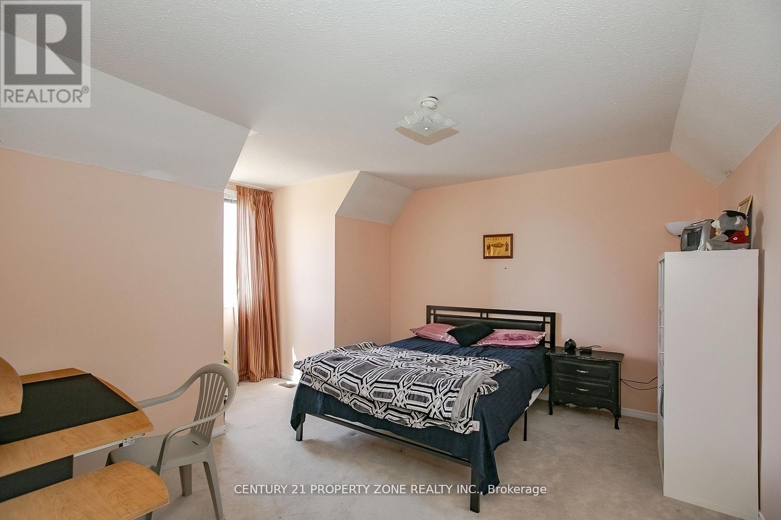 151 Mountainash Road, Brampton (Sandringham-Wellington), Ontario  L6R 1J1 - Photo 35 - W12146880