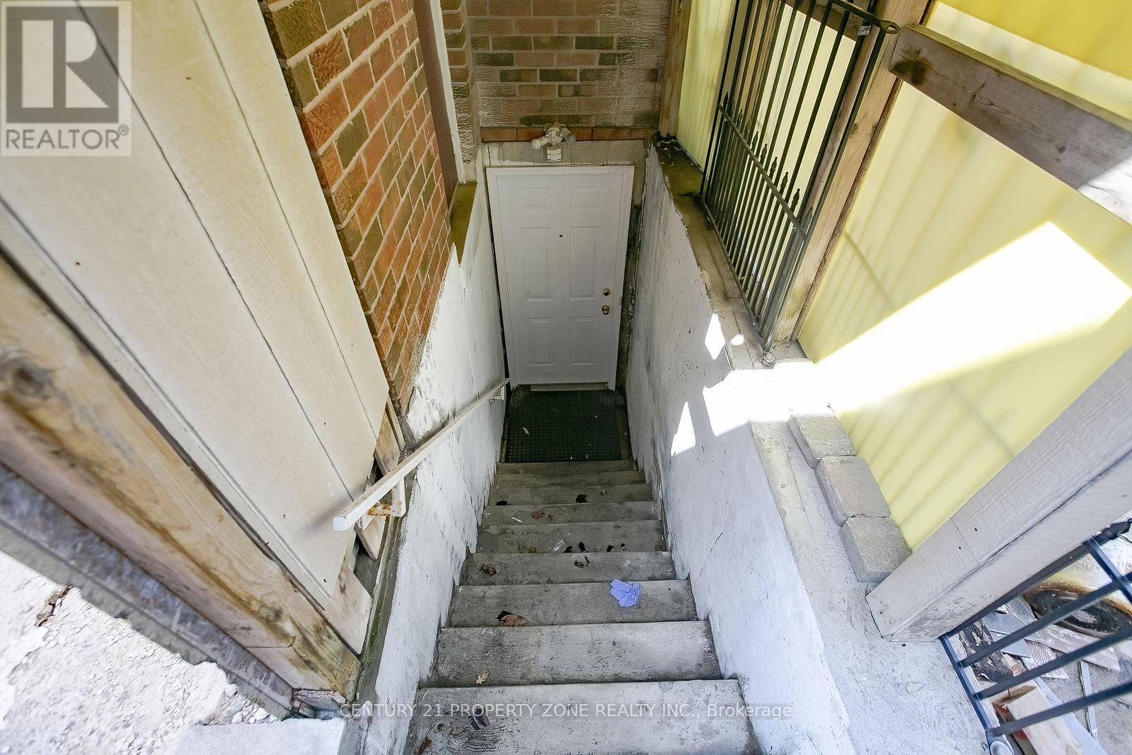 151 Mountainash Road, Brampton (Sandringham-Wellington), Ontario  L6R 1J1 - Photo 38 - W12146880