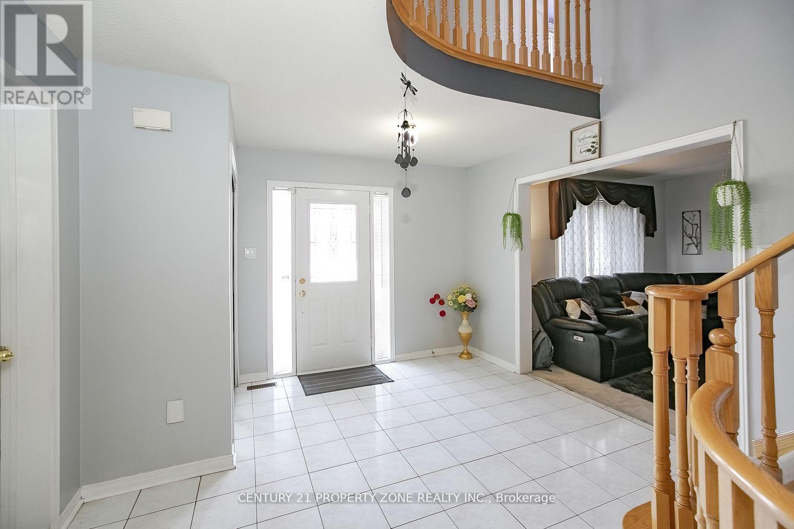 151 Mountainash Road, Brampton (Sandringham-Wellington), Ontario  L6R 1J1 - Photo 4 - W12146880