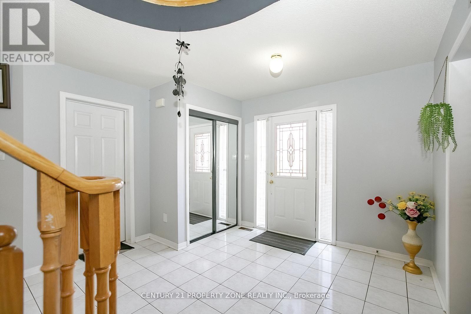 151 Mountainash Road, Brampton (Sandringham-Wellington), Ontario  L6R 1J1 - Photo 5 - W12146880