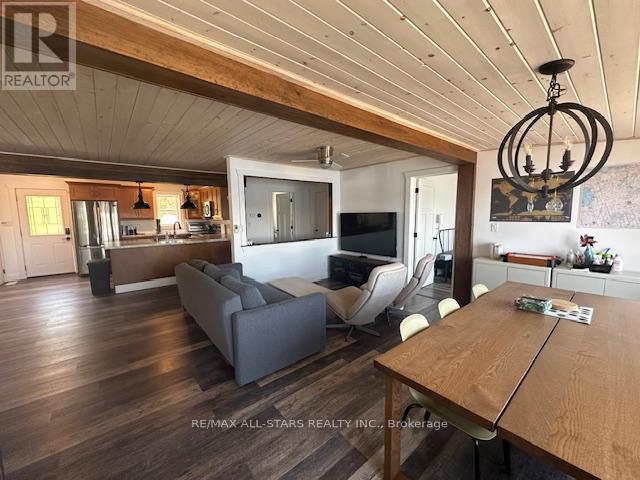 15 Manchester Trail, Kawartha Lakes, Ontario  K0M 1A0 - Photo 15 - X12146962