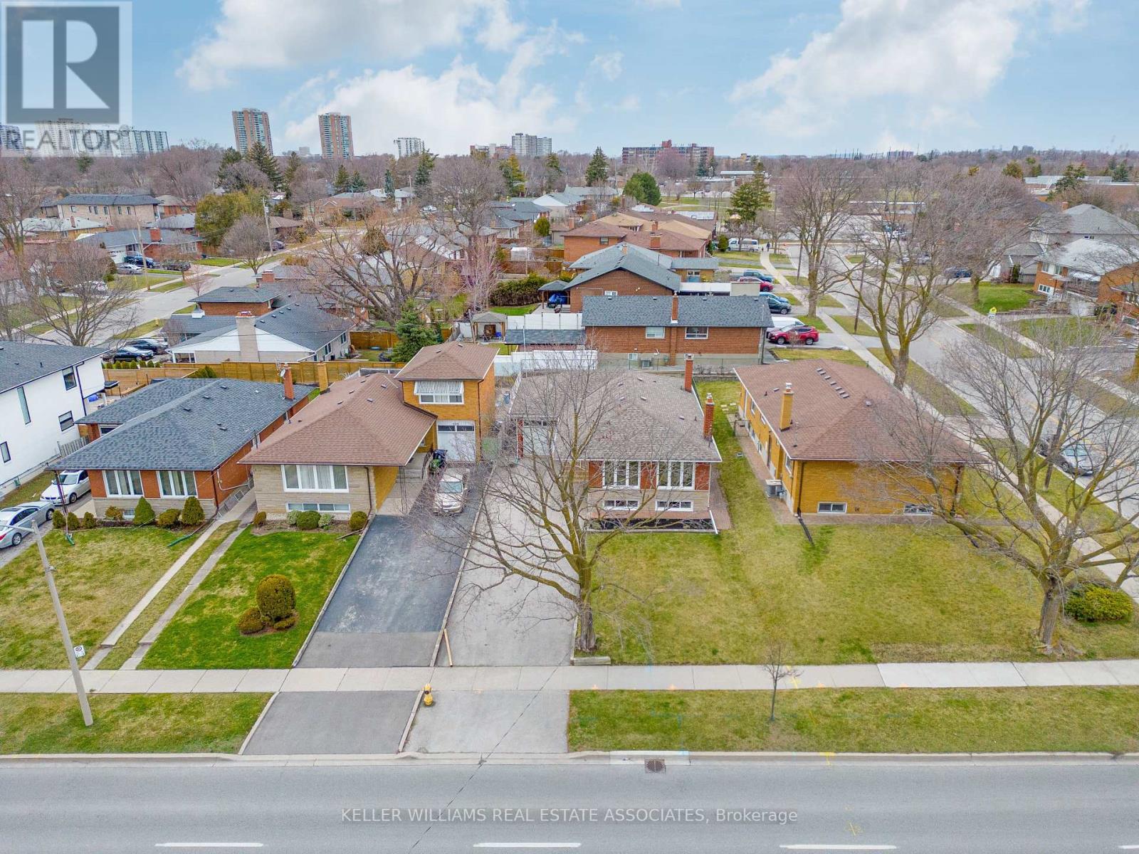100 The Westway, Toronto, Ontario  M9P 2B5 - Photo 33 - W12146905
