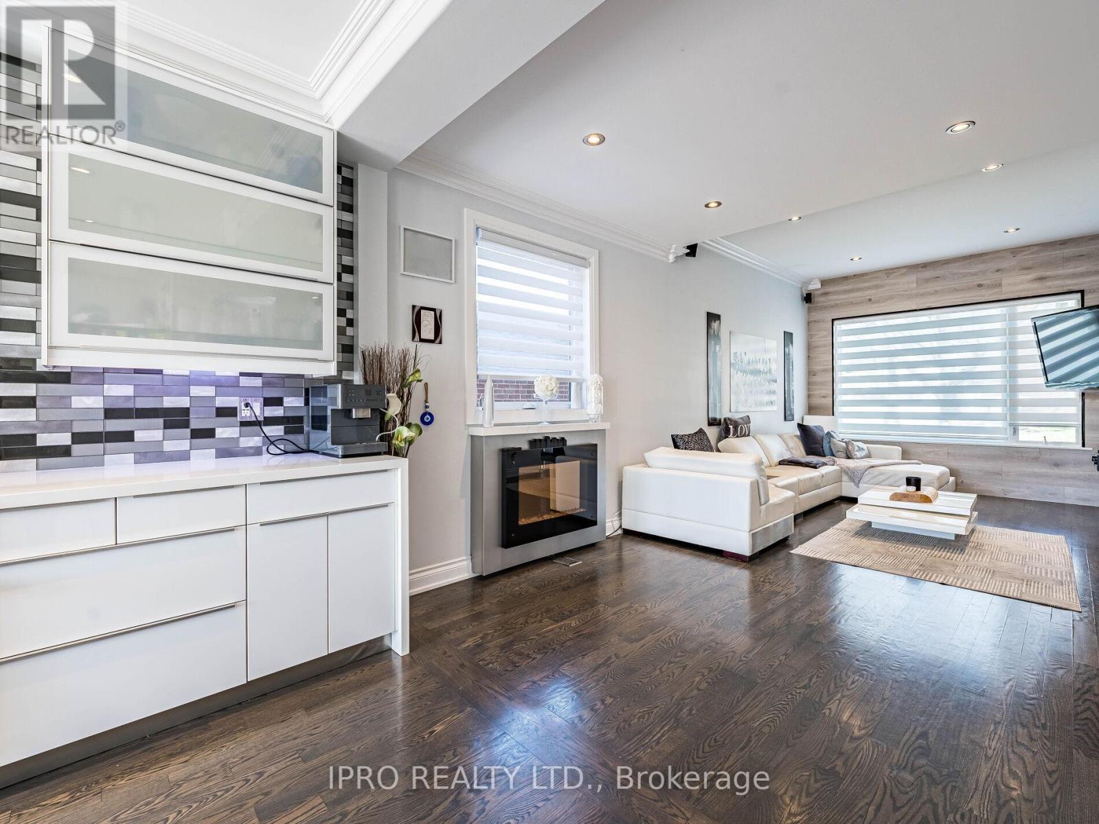 880 6th Street, Mississauga, Ontario  L5E 1N6 - Photo 11 - W12146907