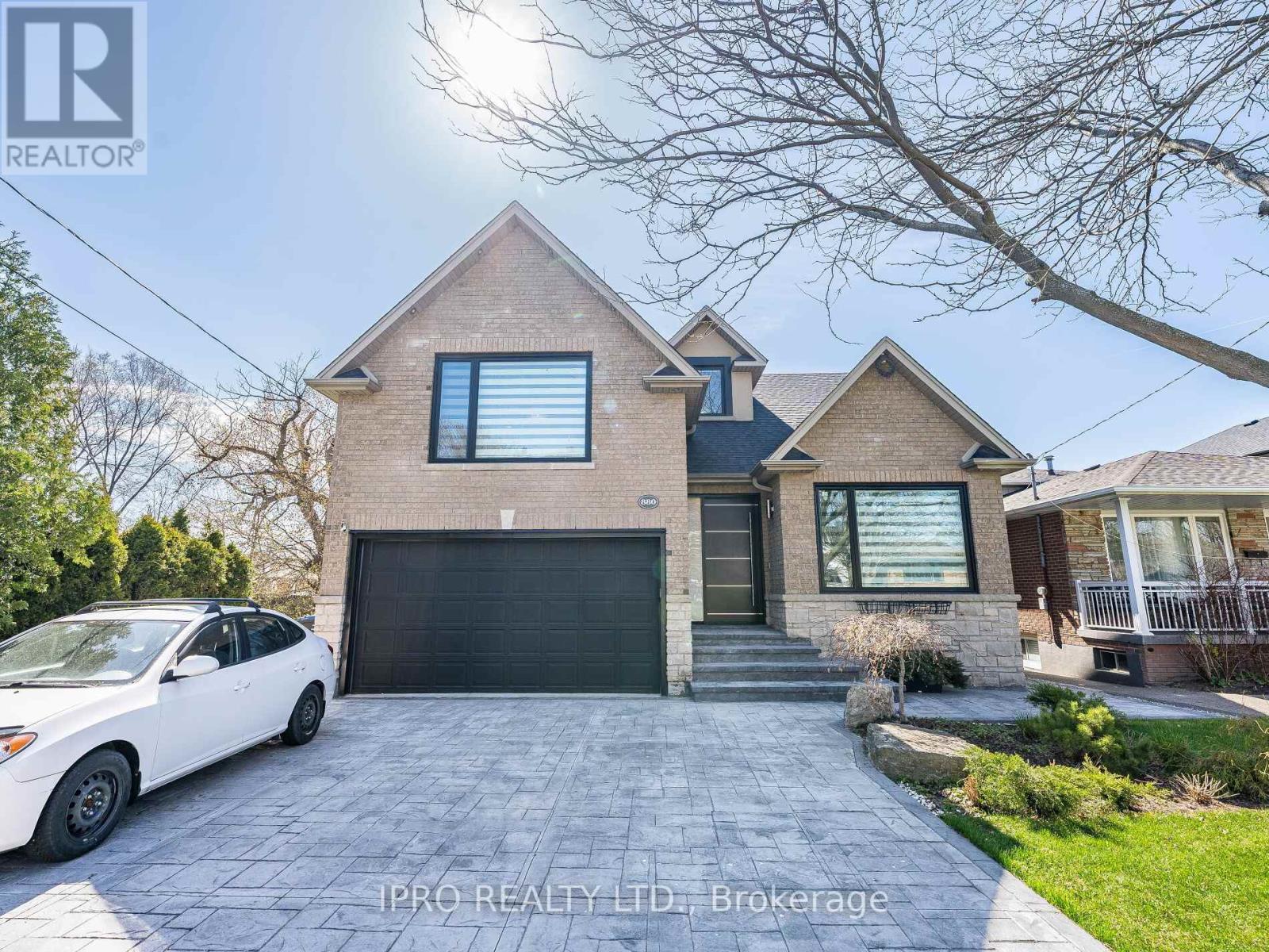880 6th Street, Mississauga, Ontario  L5E 1N6 - Photo 2 - W12146907