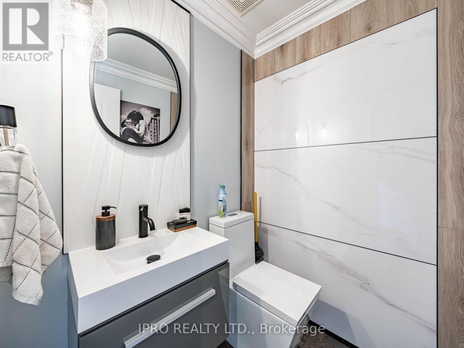 880 6th Street, Mississauga, Ontario  L5E 1N6 - Photo 23 - W12146907