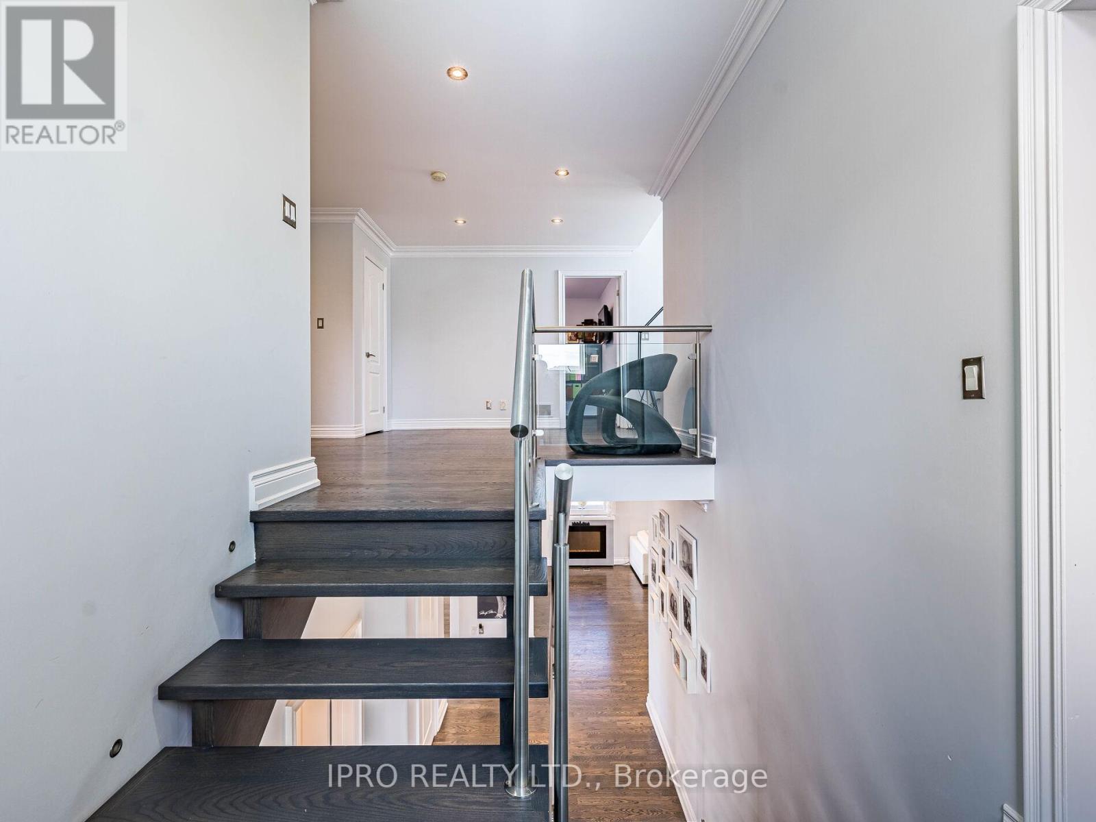 880 6th Street, Mississauga, Ontario  L5E 1N6 - Photo 28 - W12146907