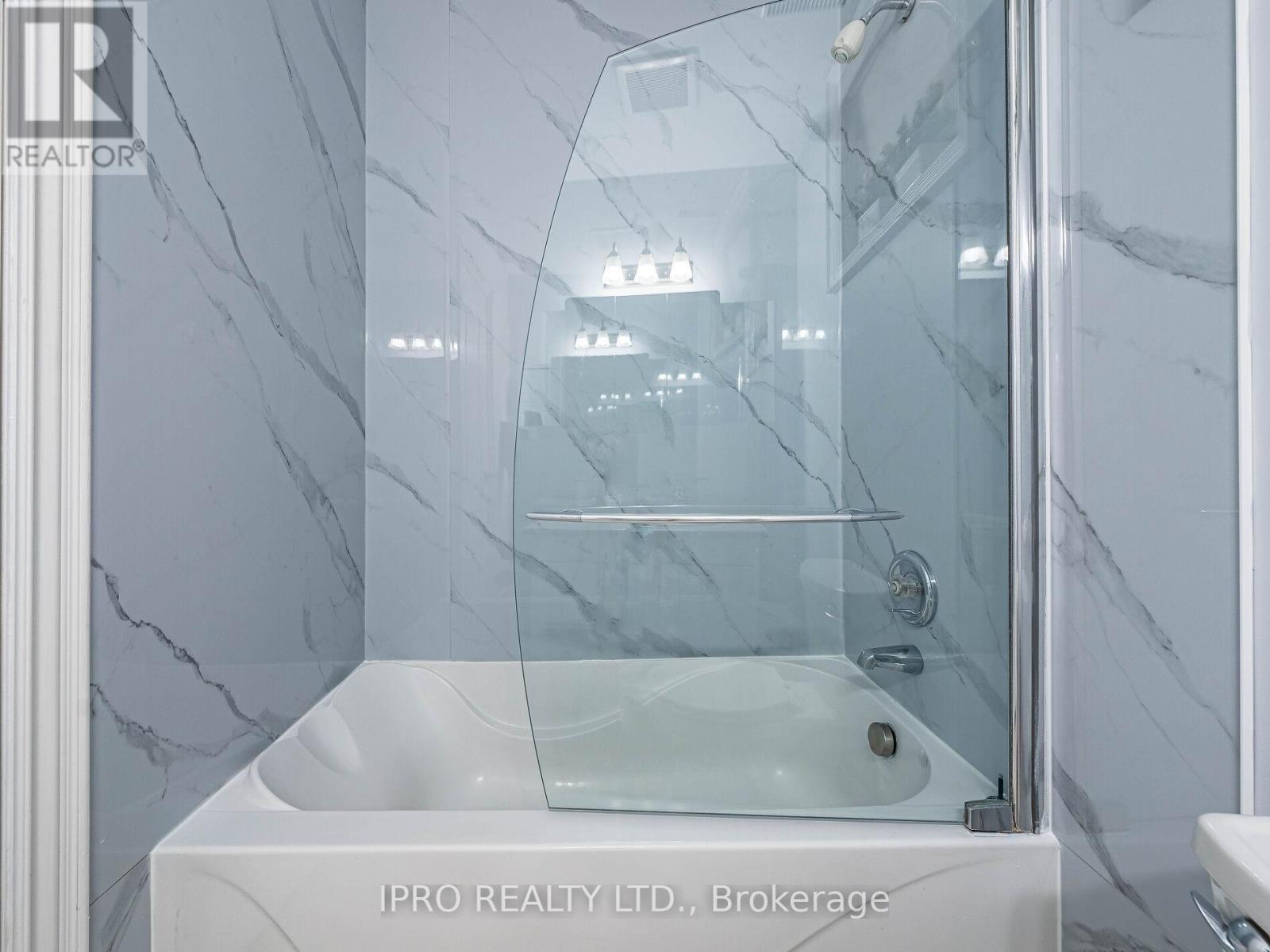 880 6th Street, Mississauga, Ontario  L5E 1N6 - Photo 43 - W12146907